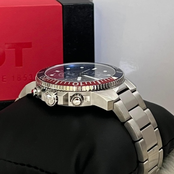 SOLD / Tissot Men’s Seastar 1000 Quartz Chronograph 
Sapphire Crystal
Swiss Made - Picture 4 of 12
